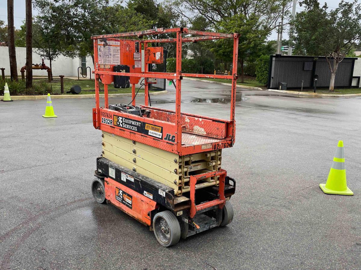 2017 JLG 1932R
