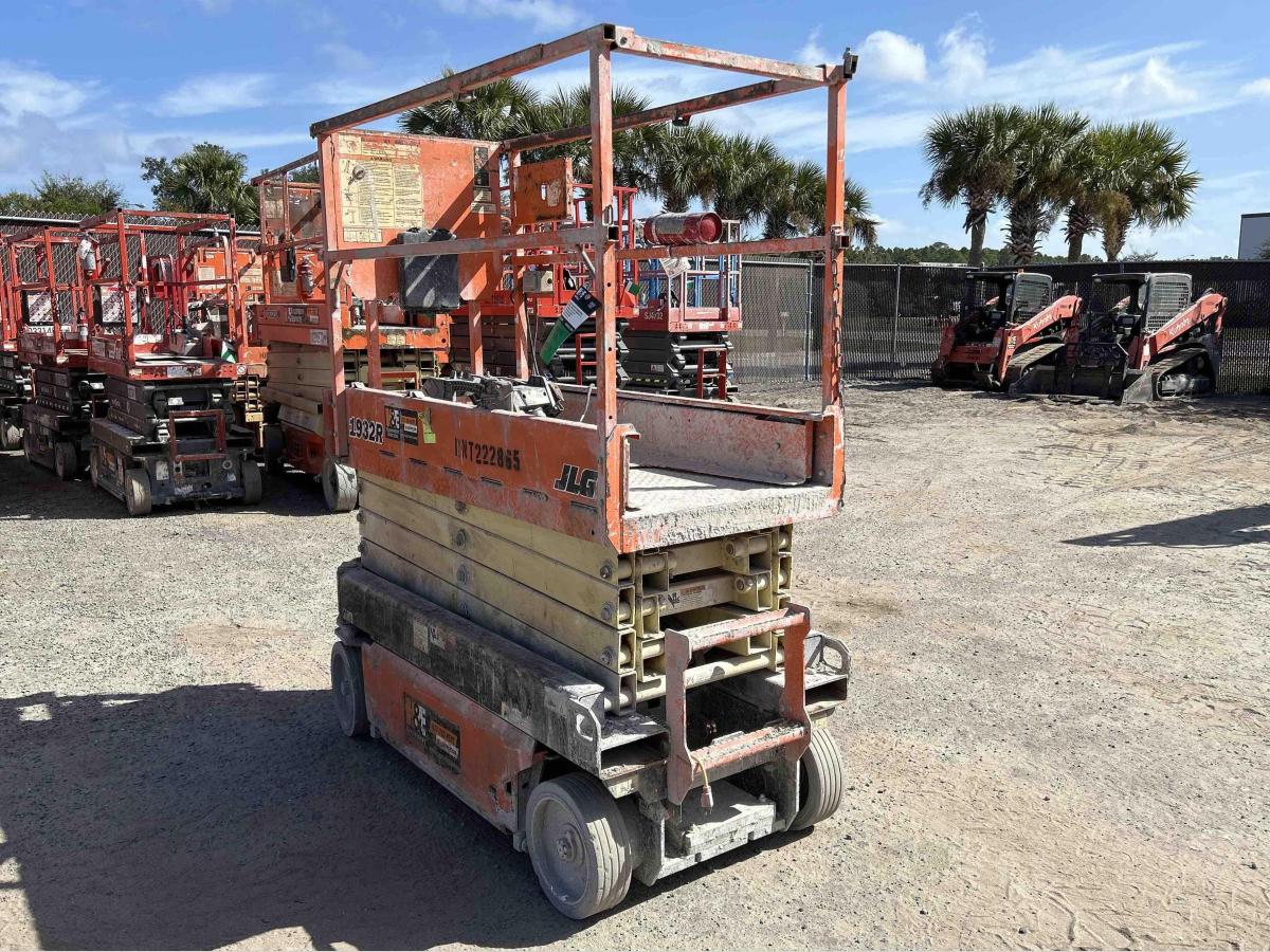 2017 JLG 1932R