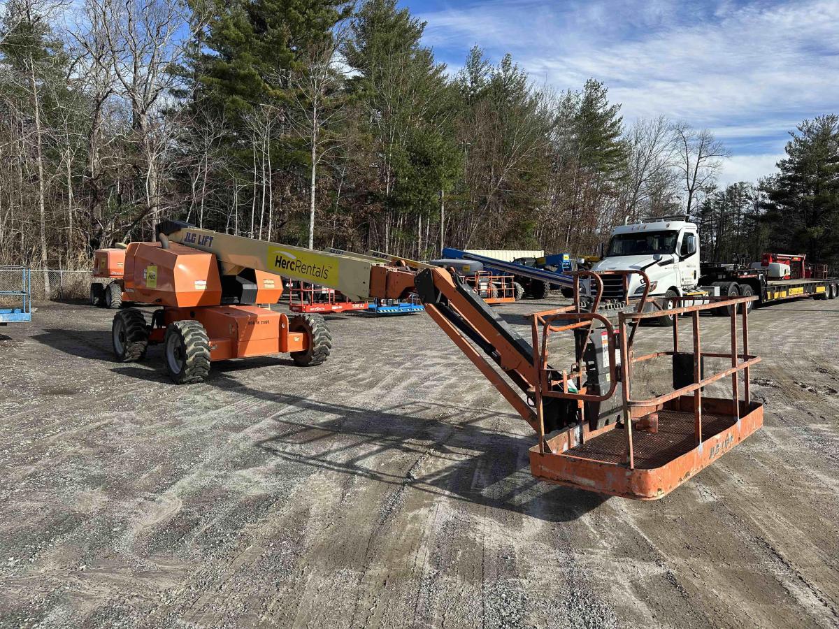 2017 JLG 660SJ