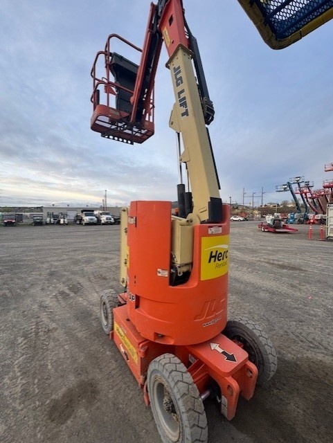 2017 JLG E300AJP-2