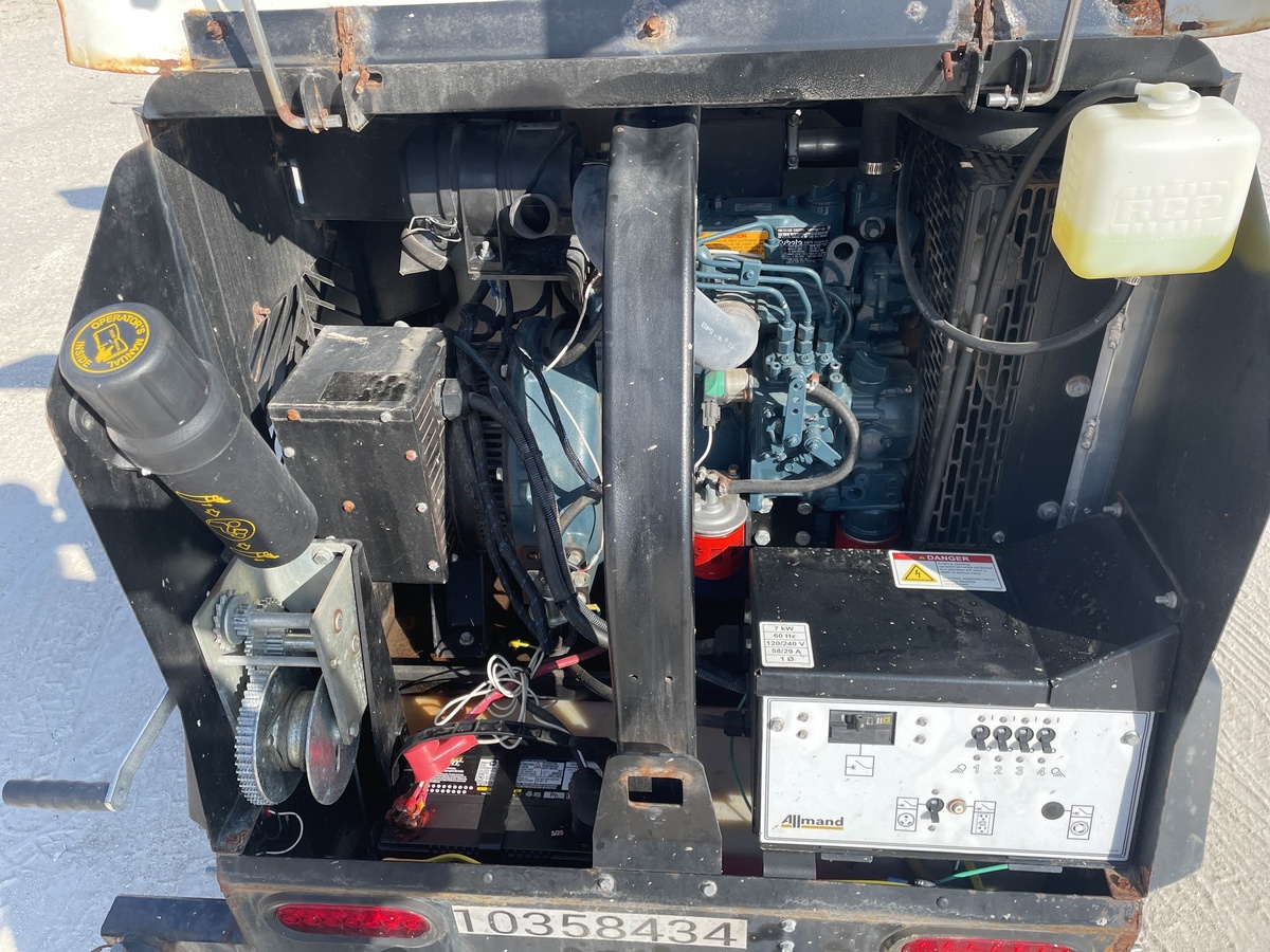 2022 Allmand Night-Lite V-12