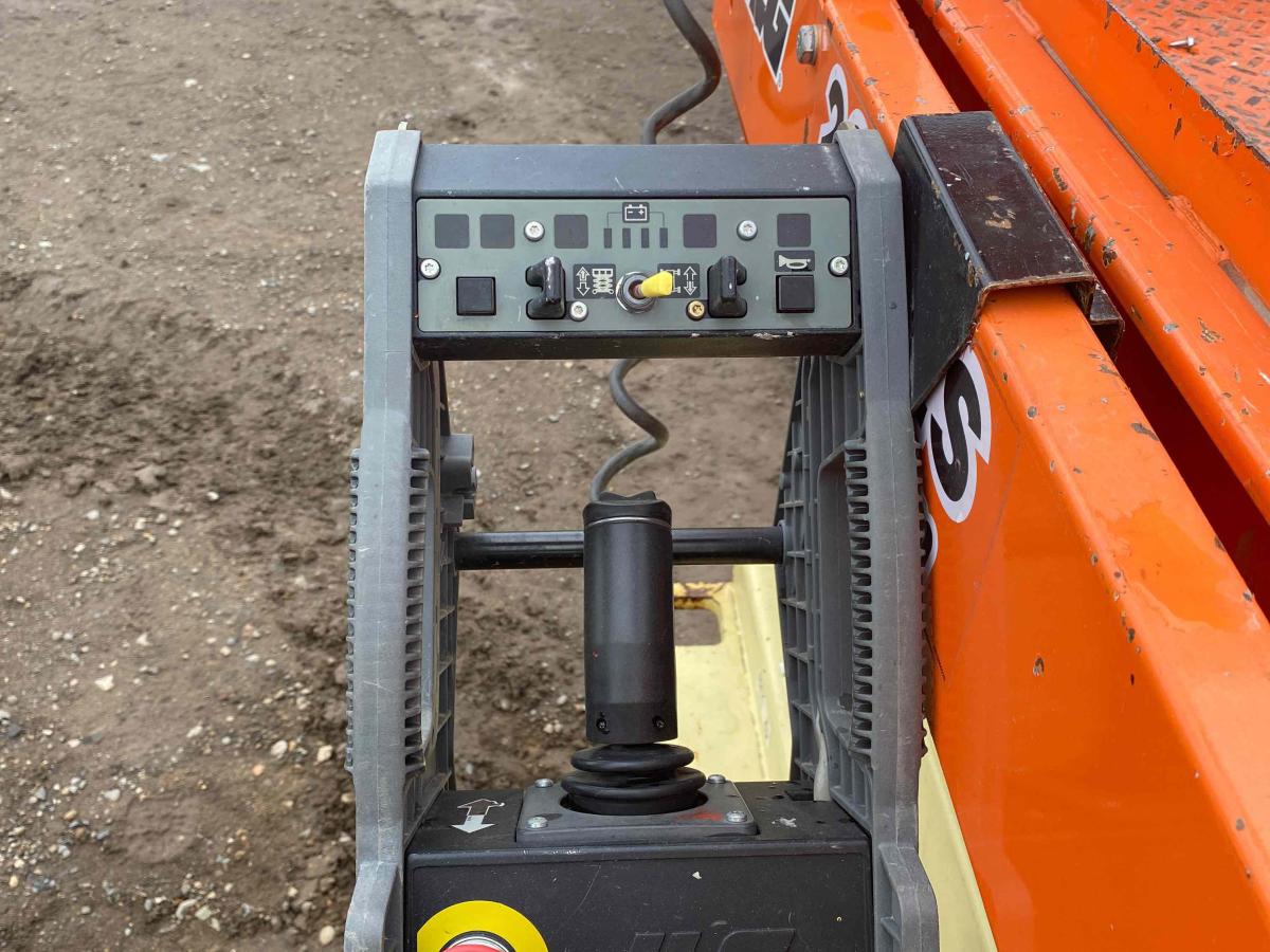 2017 JLG 2646ES