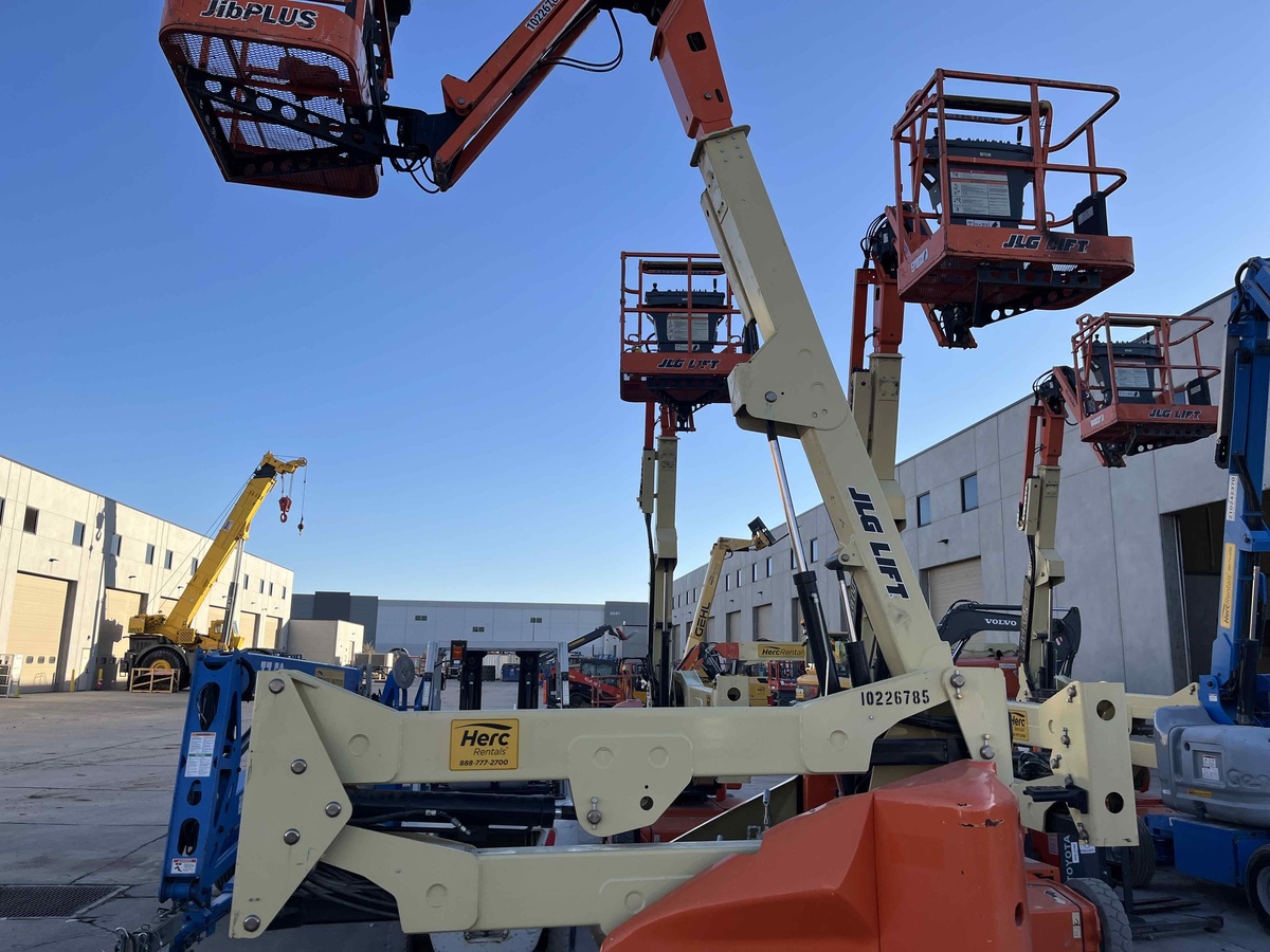 2017 JLG E400AJPN-6