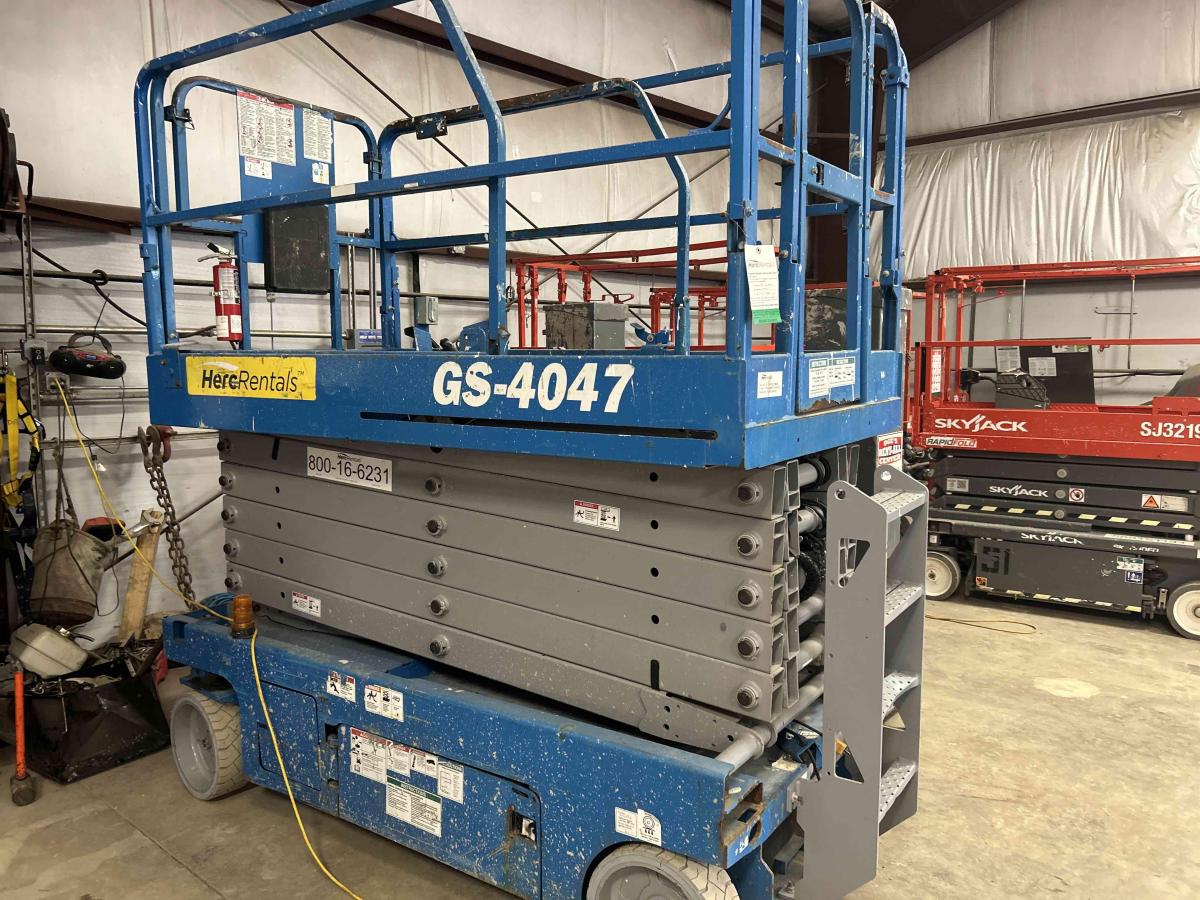 2017 Genie GS-4047
