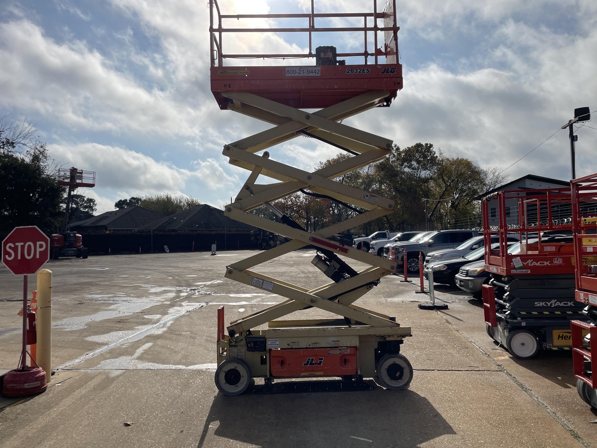 2018 JLG 2632ES-14