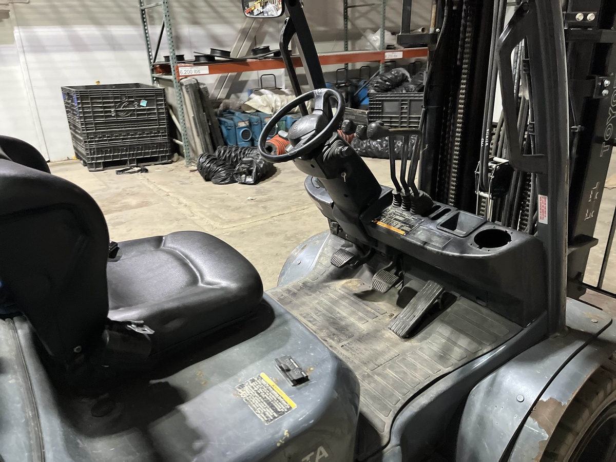 2017 Toyota 8FGU30-6