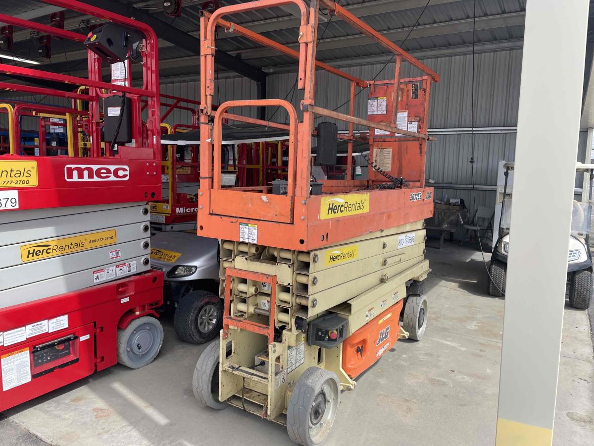 2017 JLG 2632ES