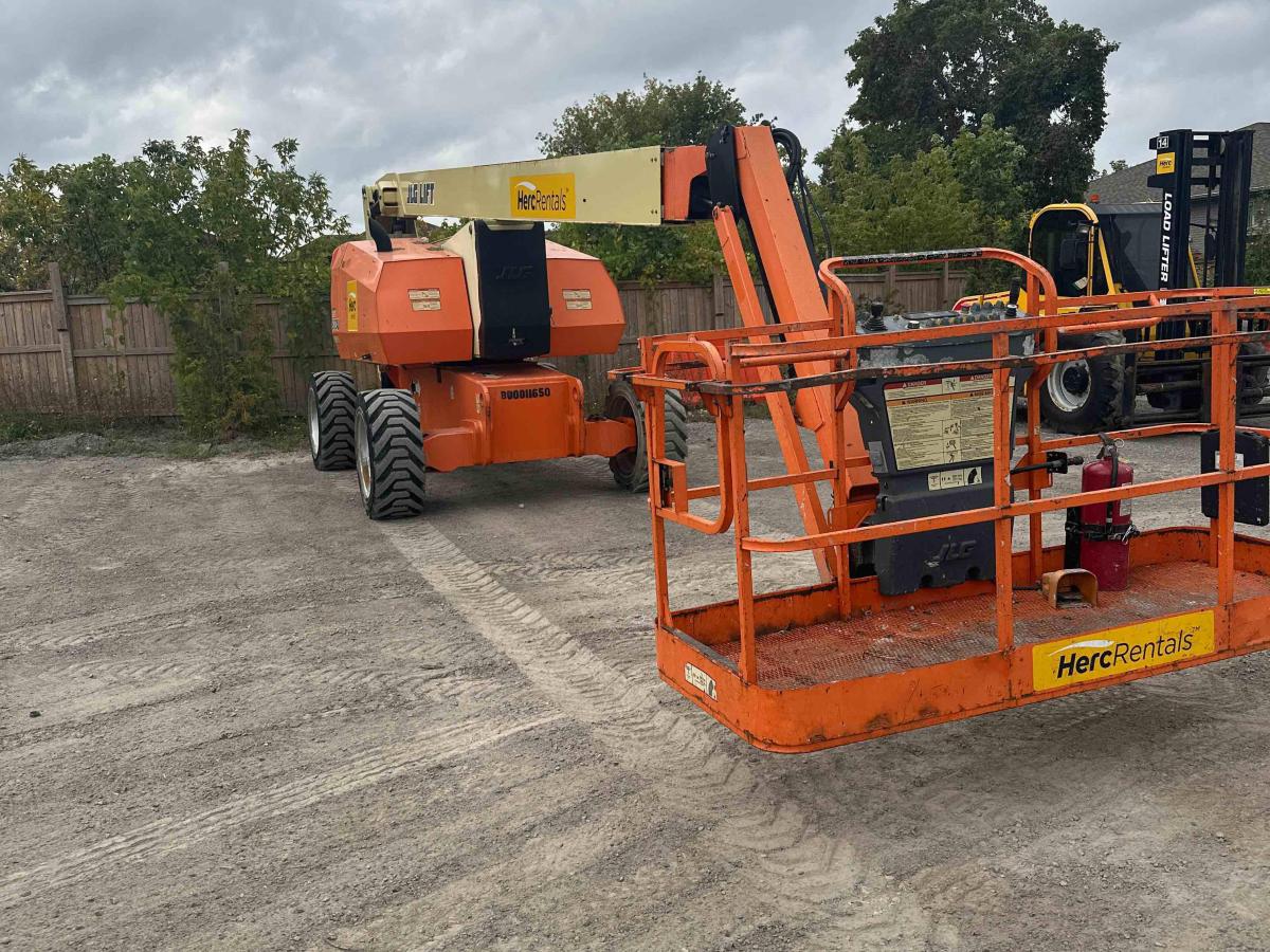 2014 JLG 800AJ