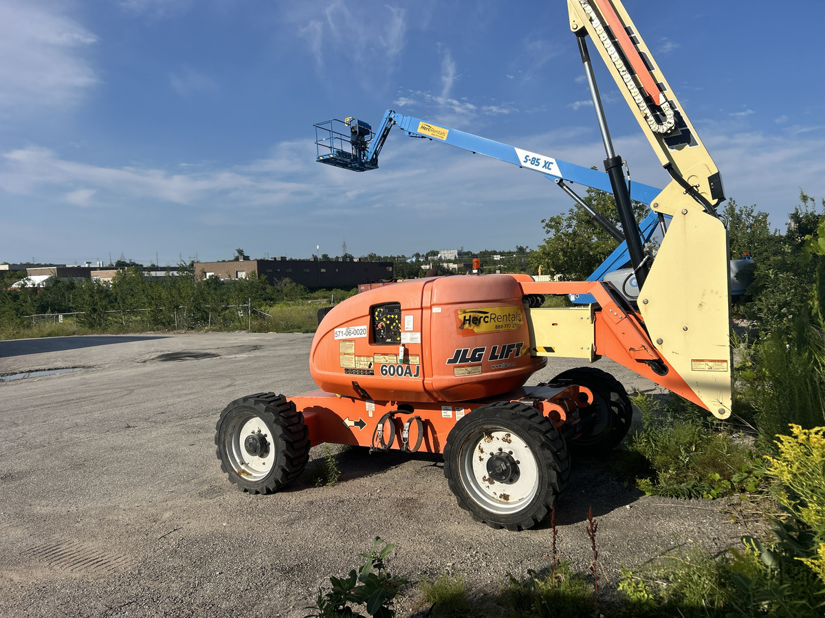 2017 JLG 600AJ-3