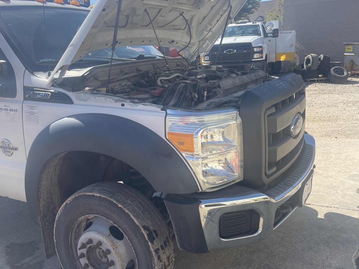 2016 Ford F550-14