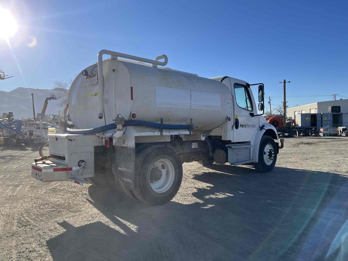 2018 Freightliner M2106