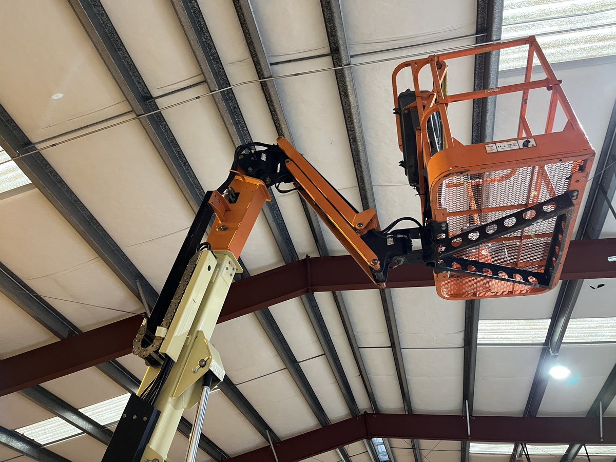 2017 JLG E300AJP-6