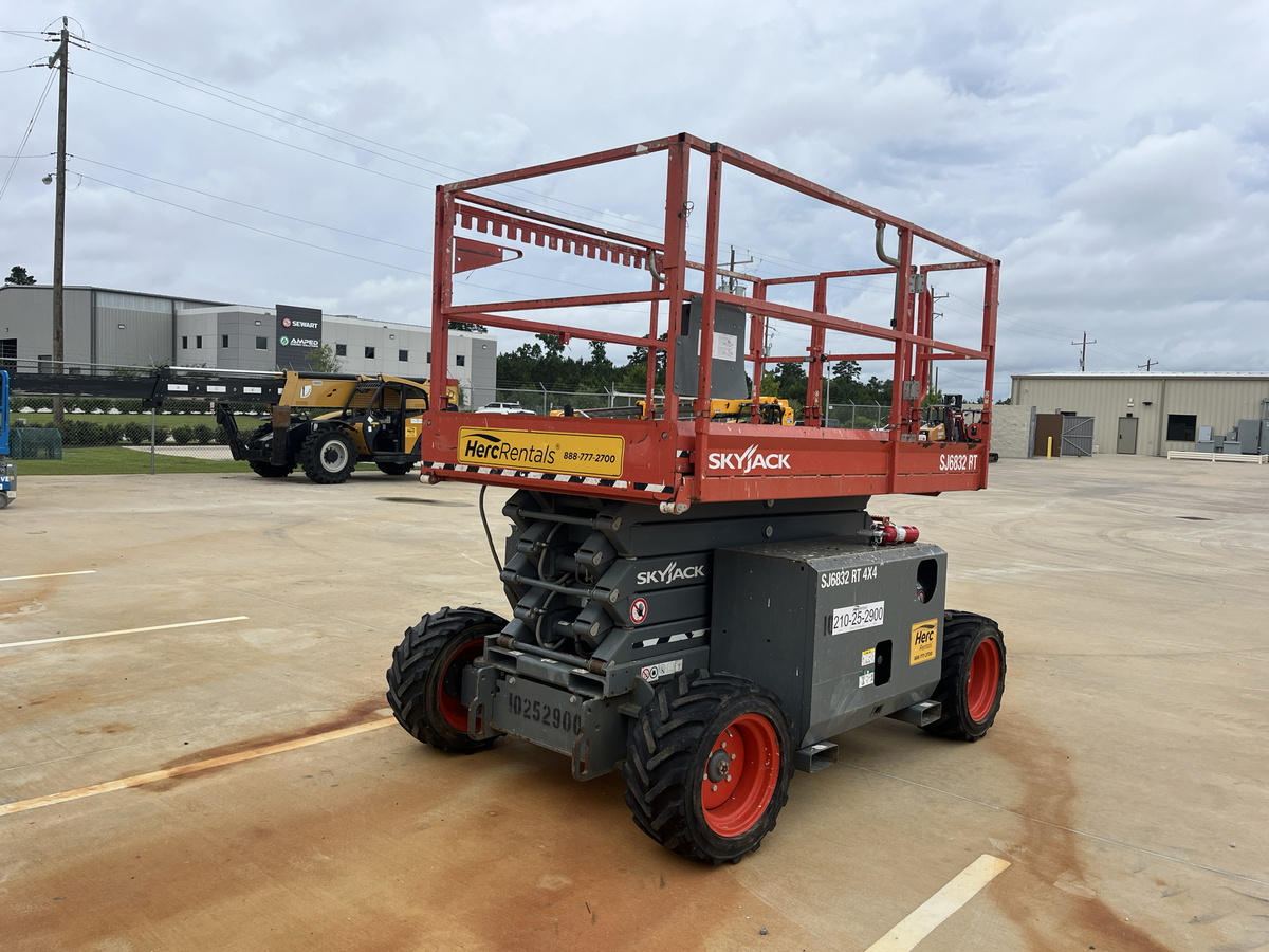 2018 Skyjack SJ-6832RT-4