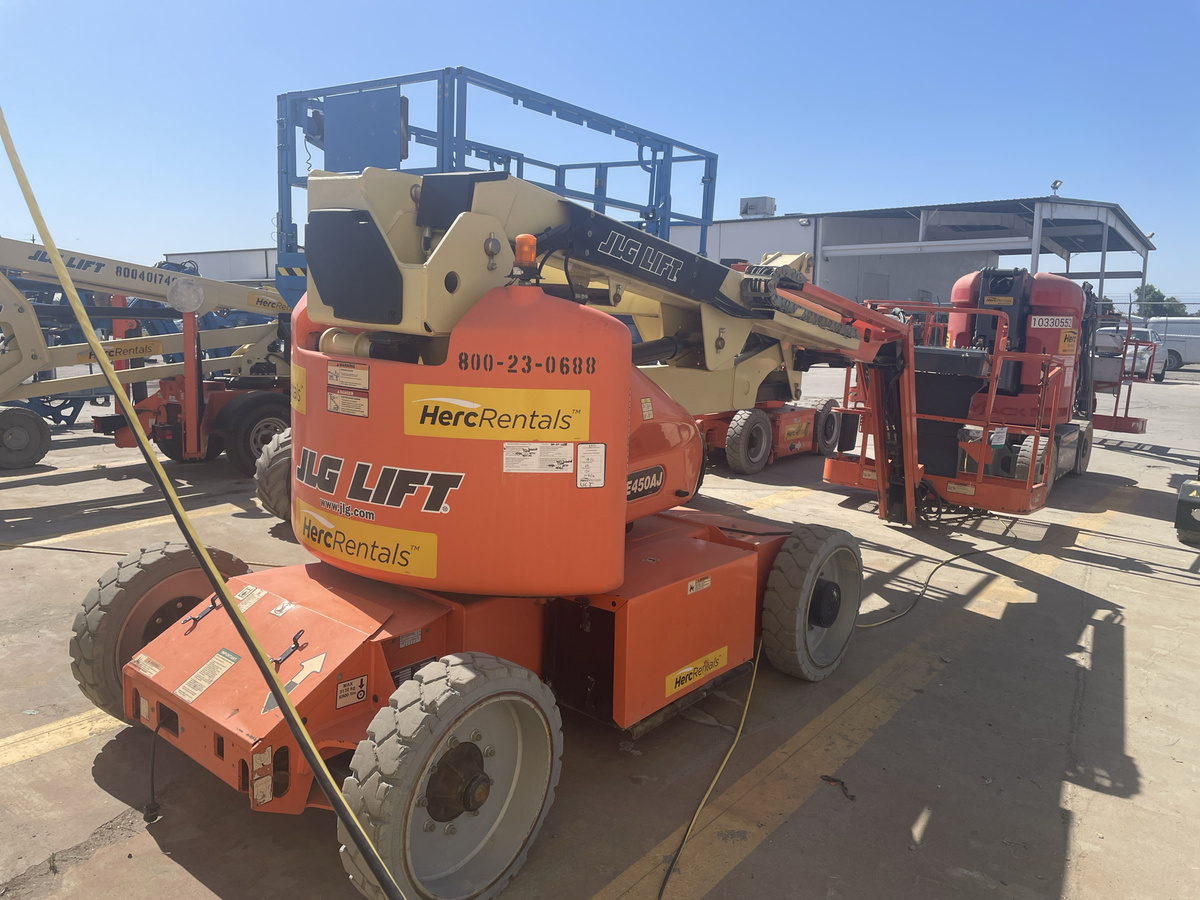 2018 JLG E450AJ