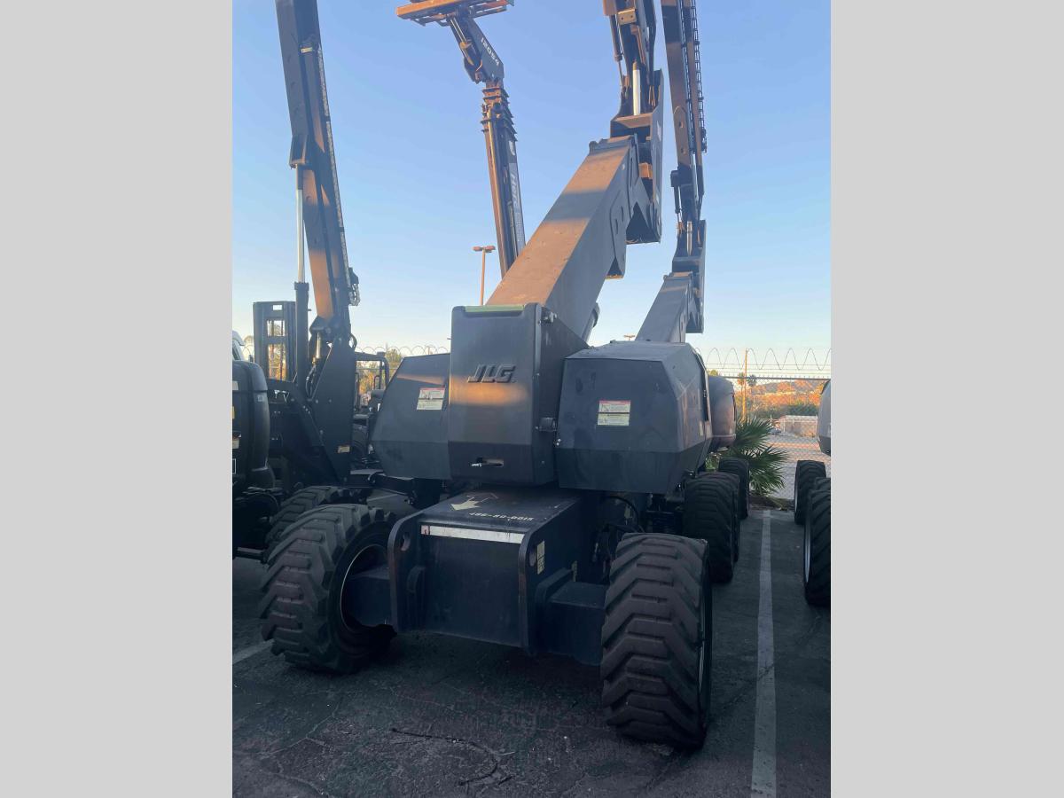 2012 JLG 800A