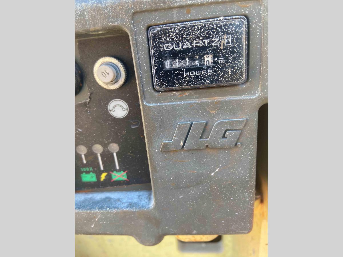 2017 JLG 2632ES