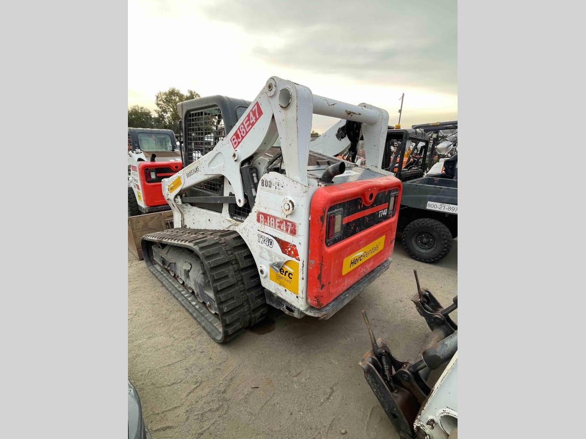 2017 Bobcat T740