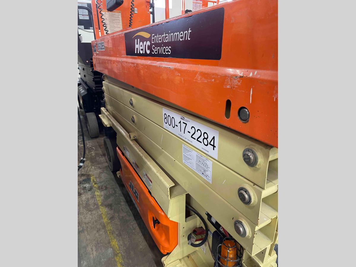 2017 JLG 2632ES