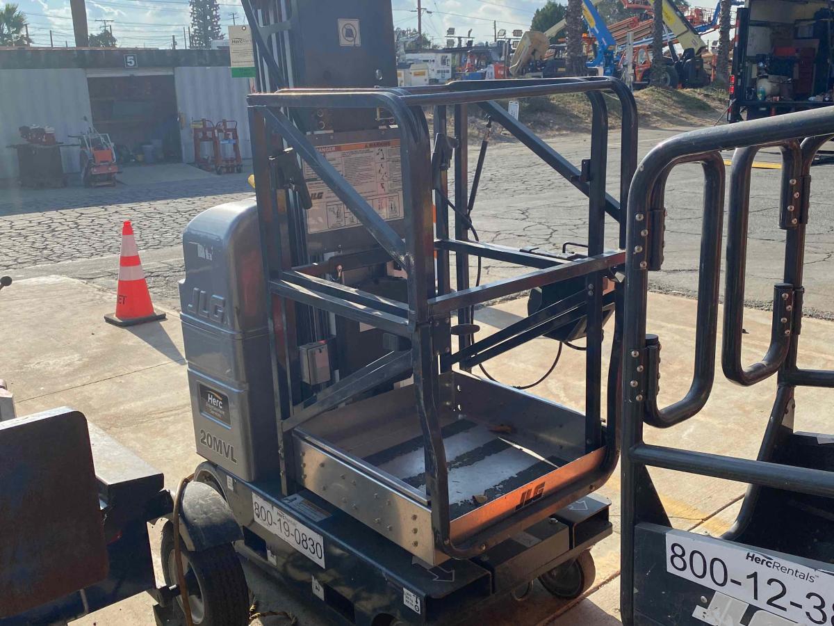 2017 JLG 20MVL