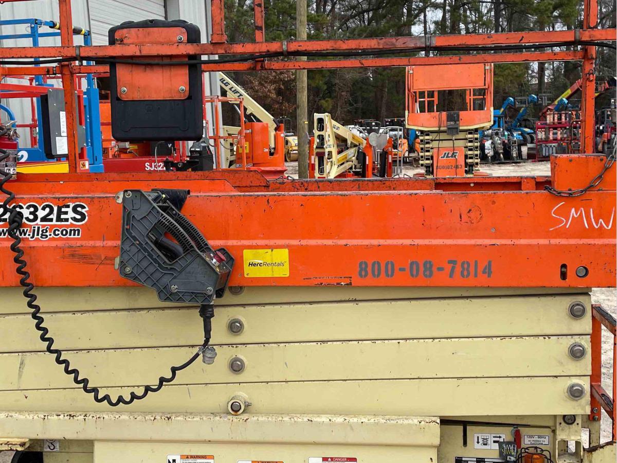 2015 JLG 2632ES