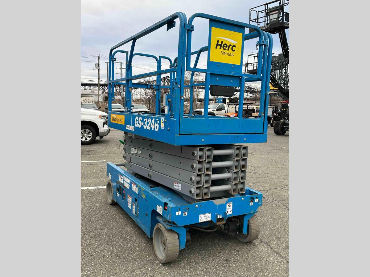 2017 Genie GS-3246