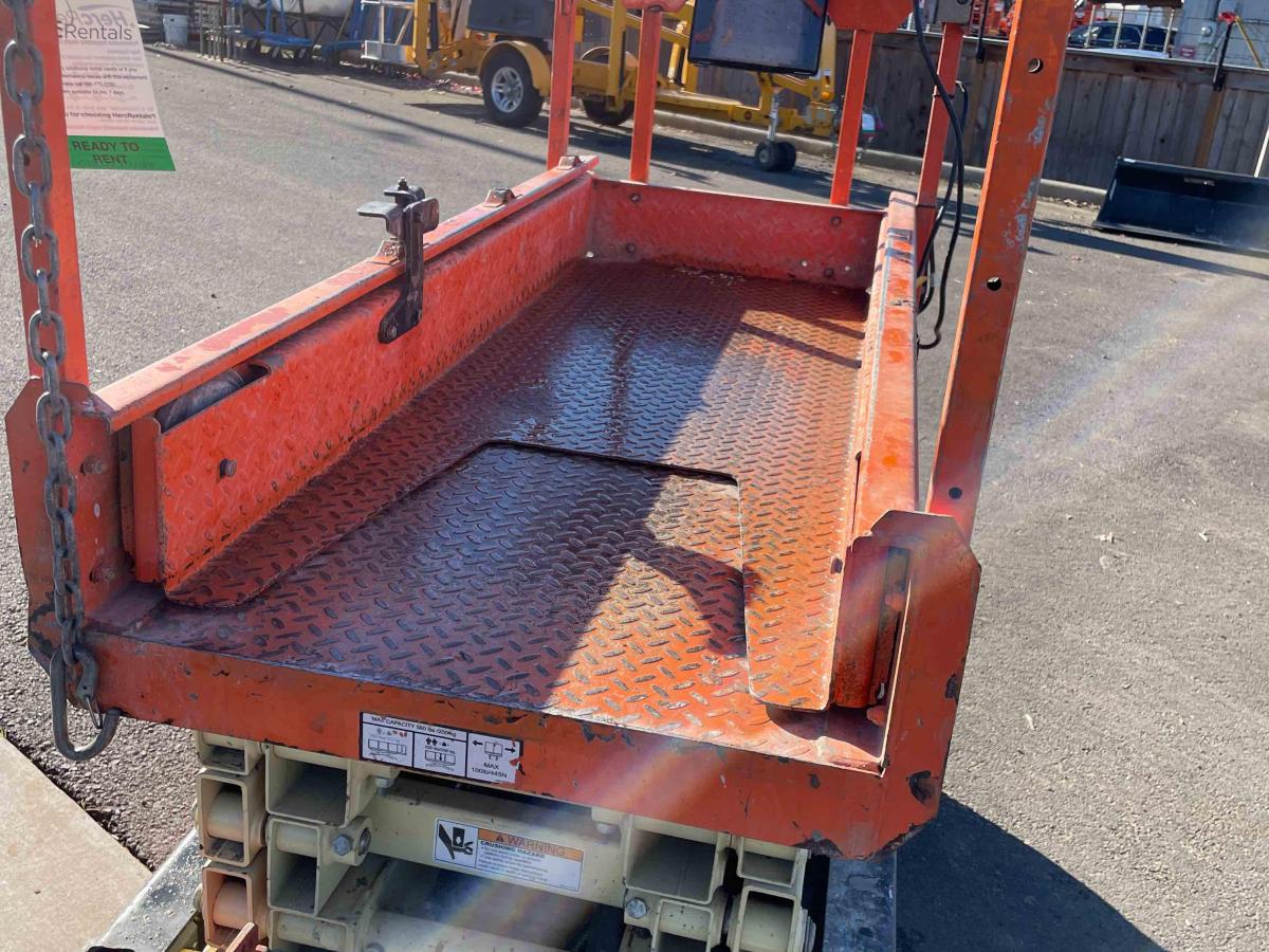 2017 JLG 1932R