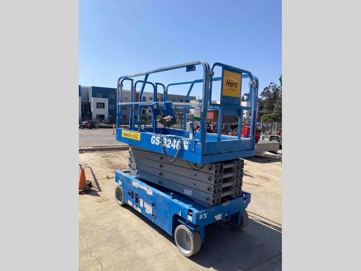 2017 Genie GS-3246