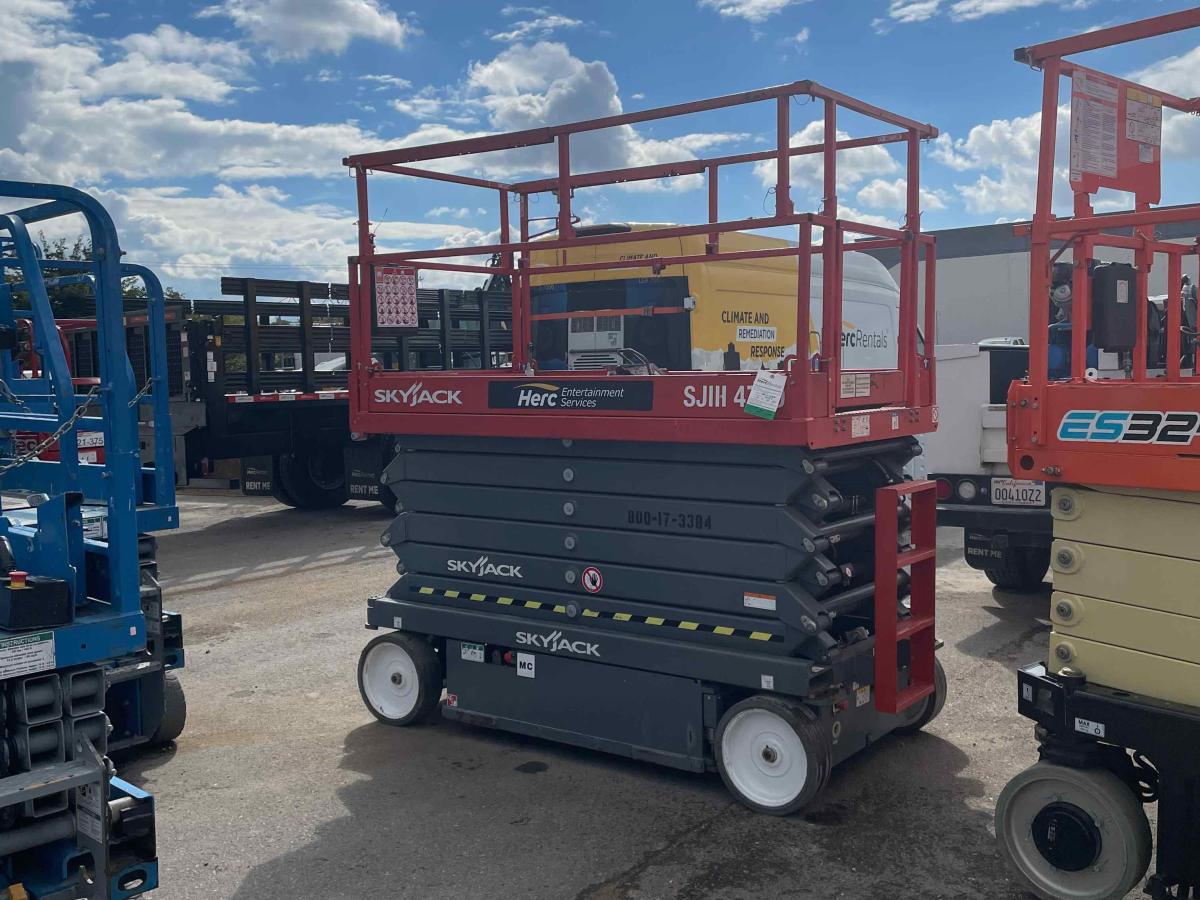 2017 Skyjack SJ4740