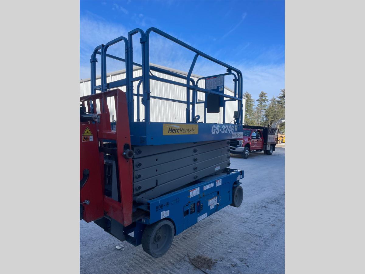 2017 Genie GS-3246