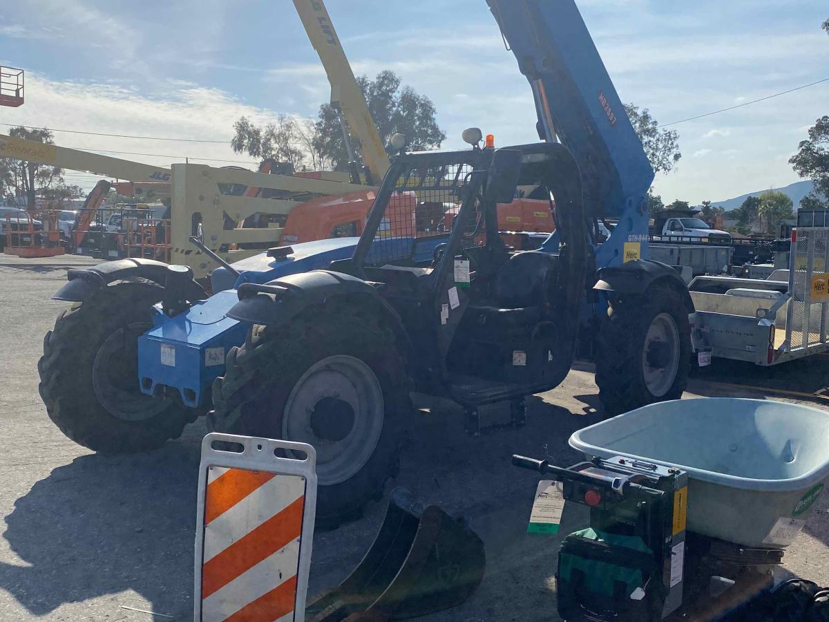 2015 Genie GTH 844