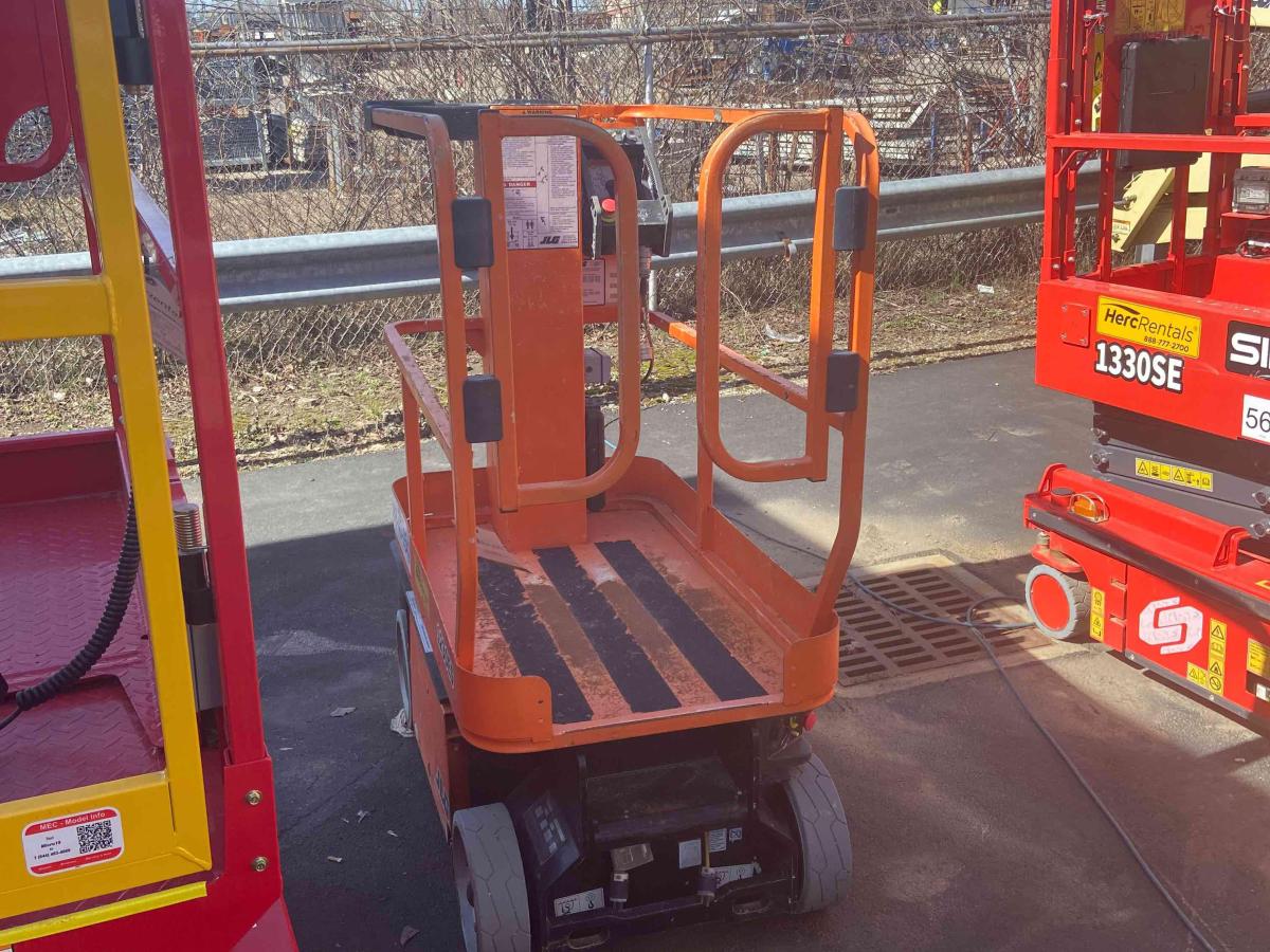 2011 JLG 1230ES