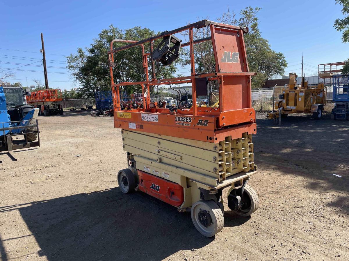 2017 JLG 2632ES