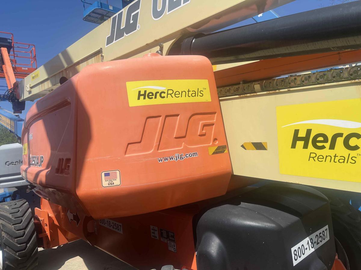 2017 JLG 1250AJP