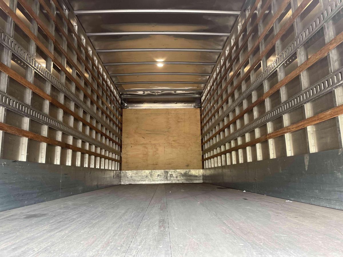 2021 Freightliner M2106-5