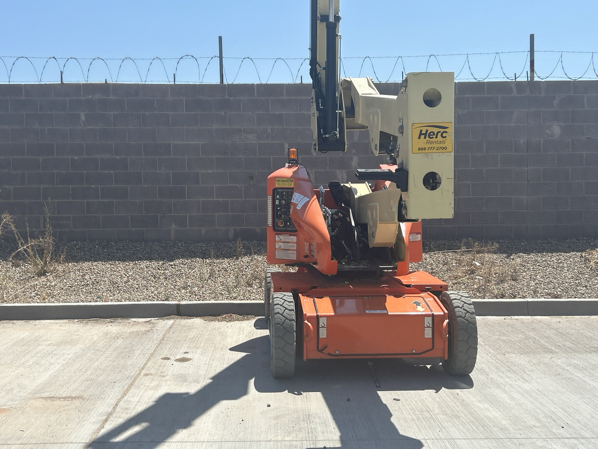 2018 JLG E400AJPN-4