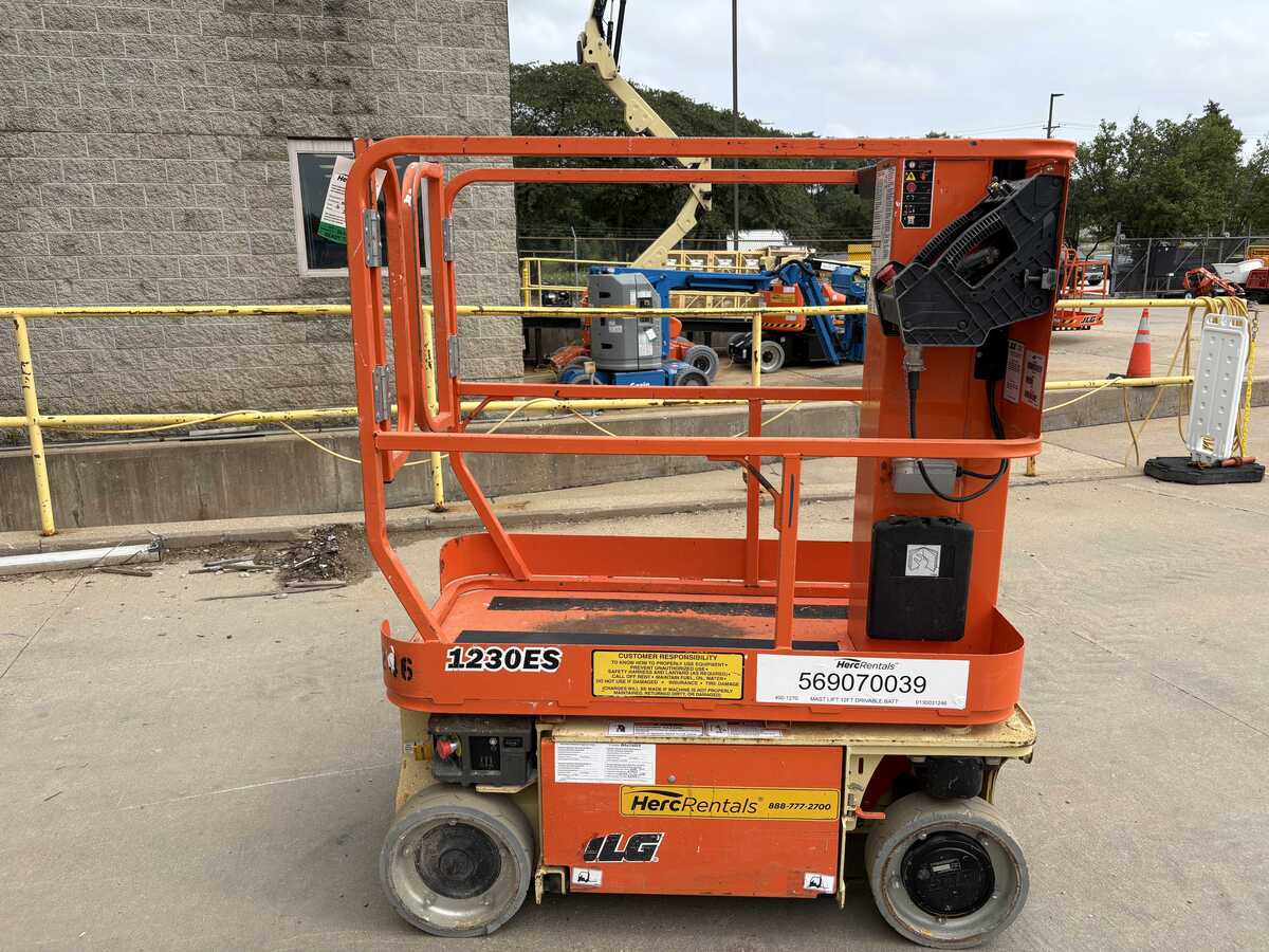 2017 JLG 1230ES