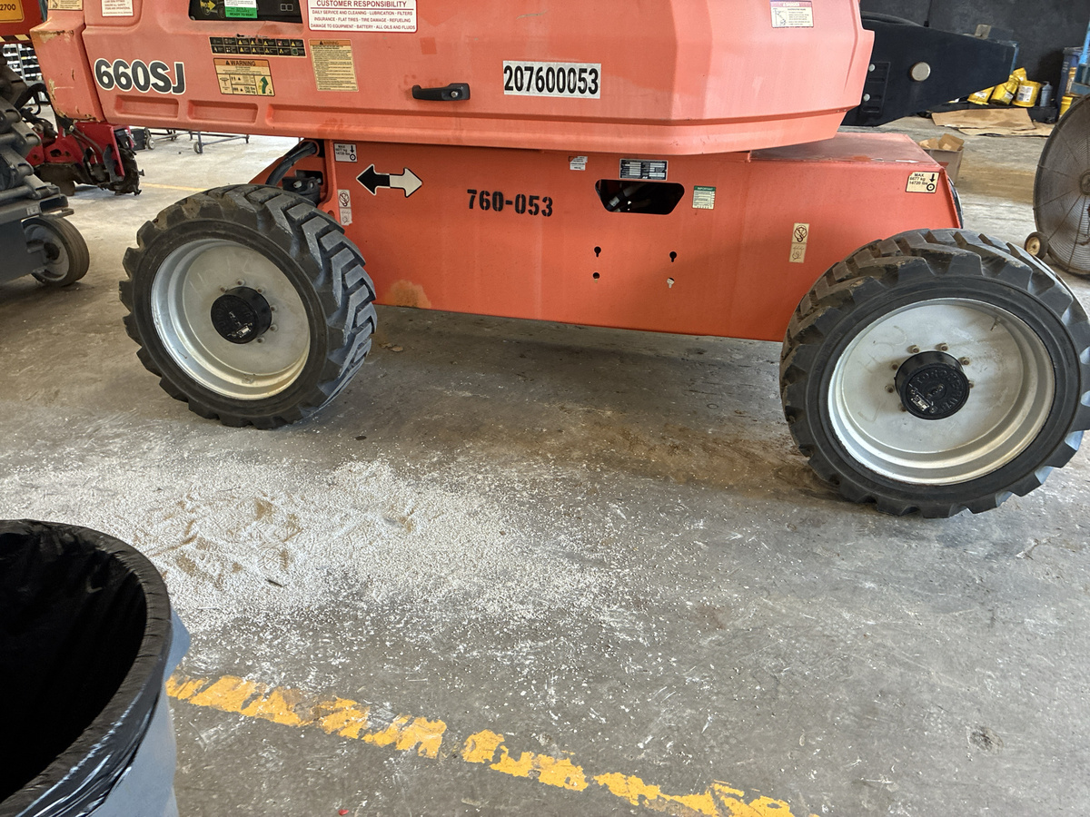 2018 JLG 660SJ-11
