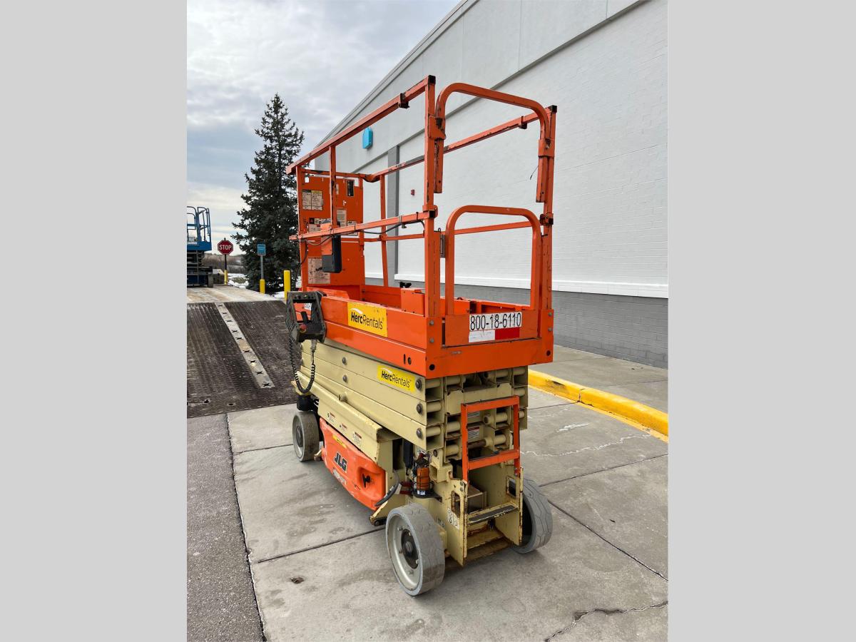 2017 JLG 2632ES