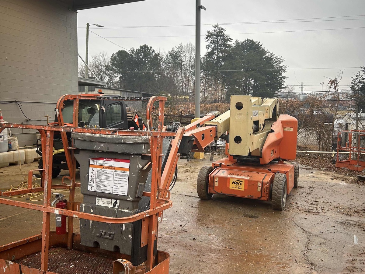 2016 JLG E400AJPN