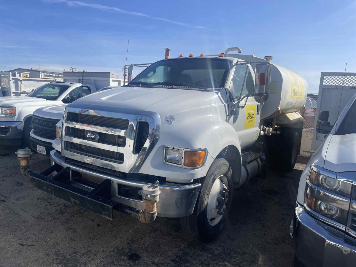 2015 Ford F750-2