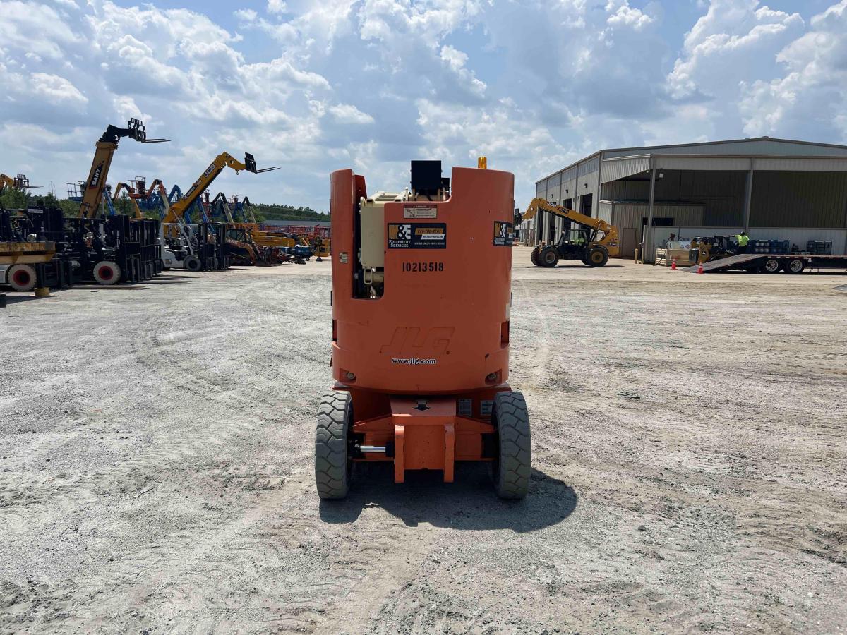 2017 JLG E300AJ-5