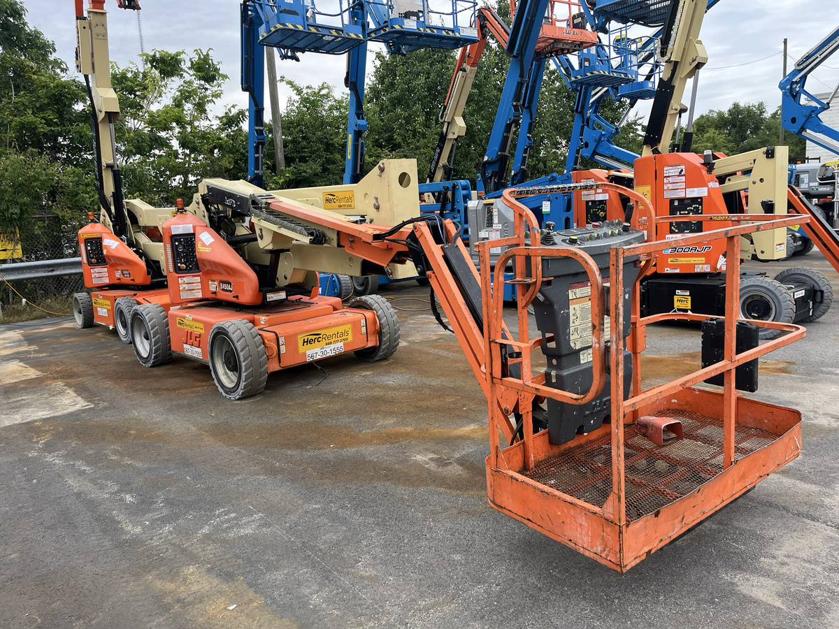 2013 JLG E450AJ-3