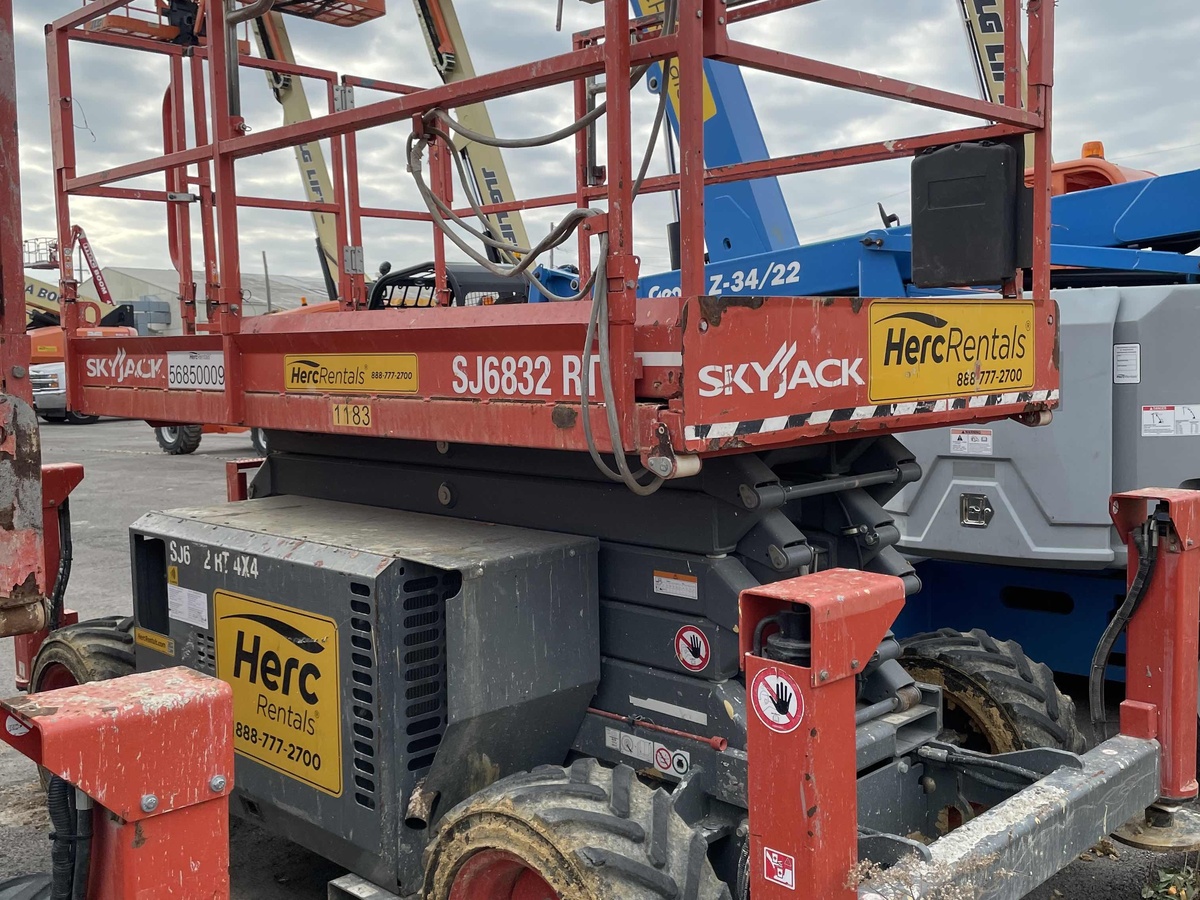 2018 Skyjack SJ-6832RT