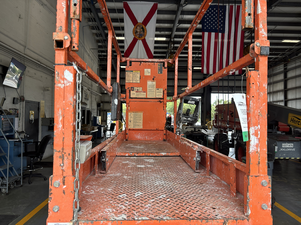2016 JLG 2632ES-9