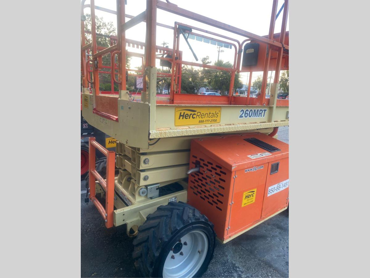 2017 JLG 260MRT
