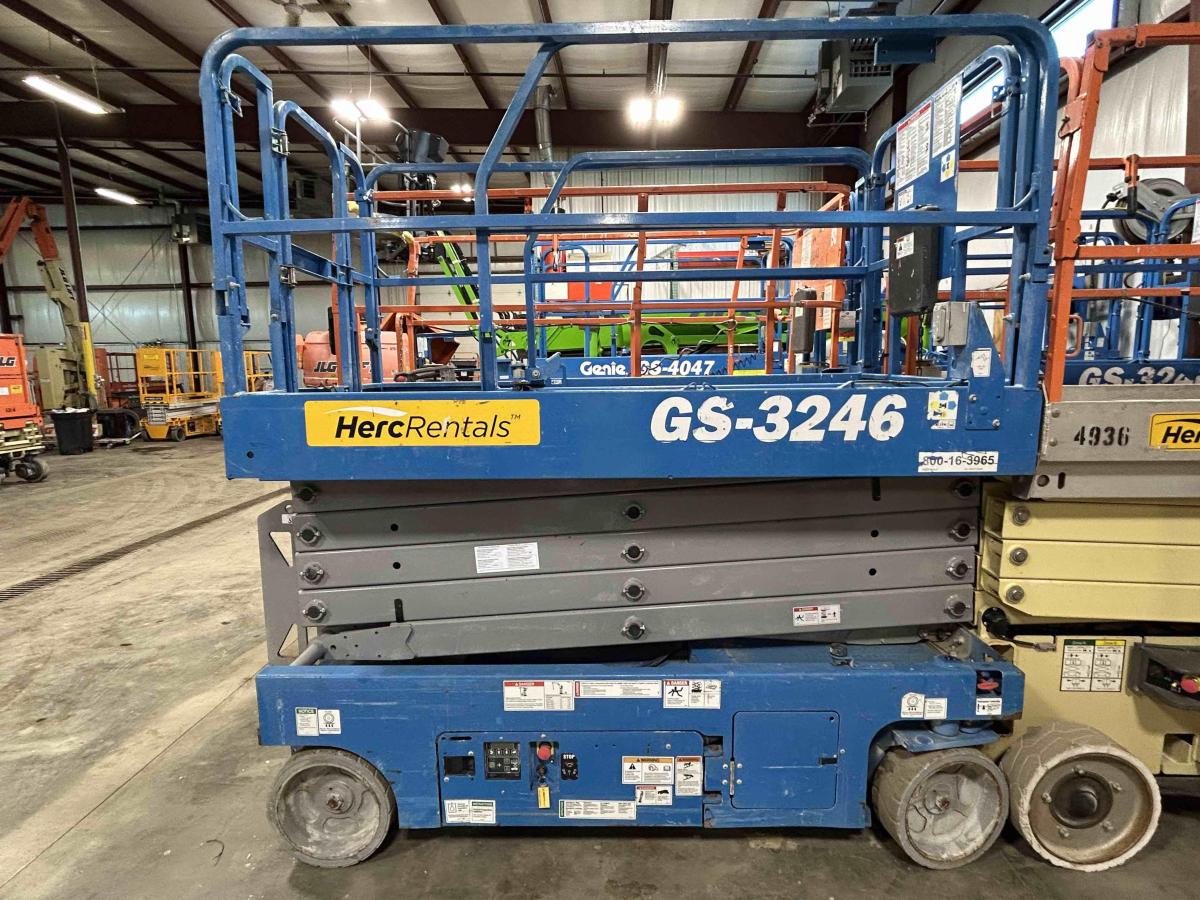 2017 Genie GS-3246