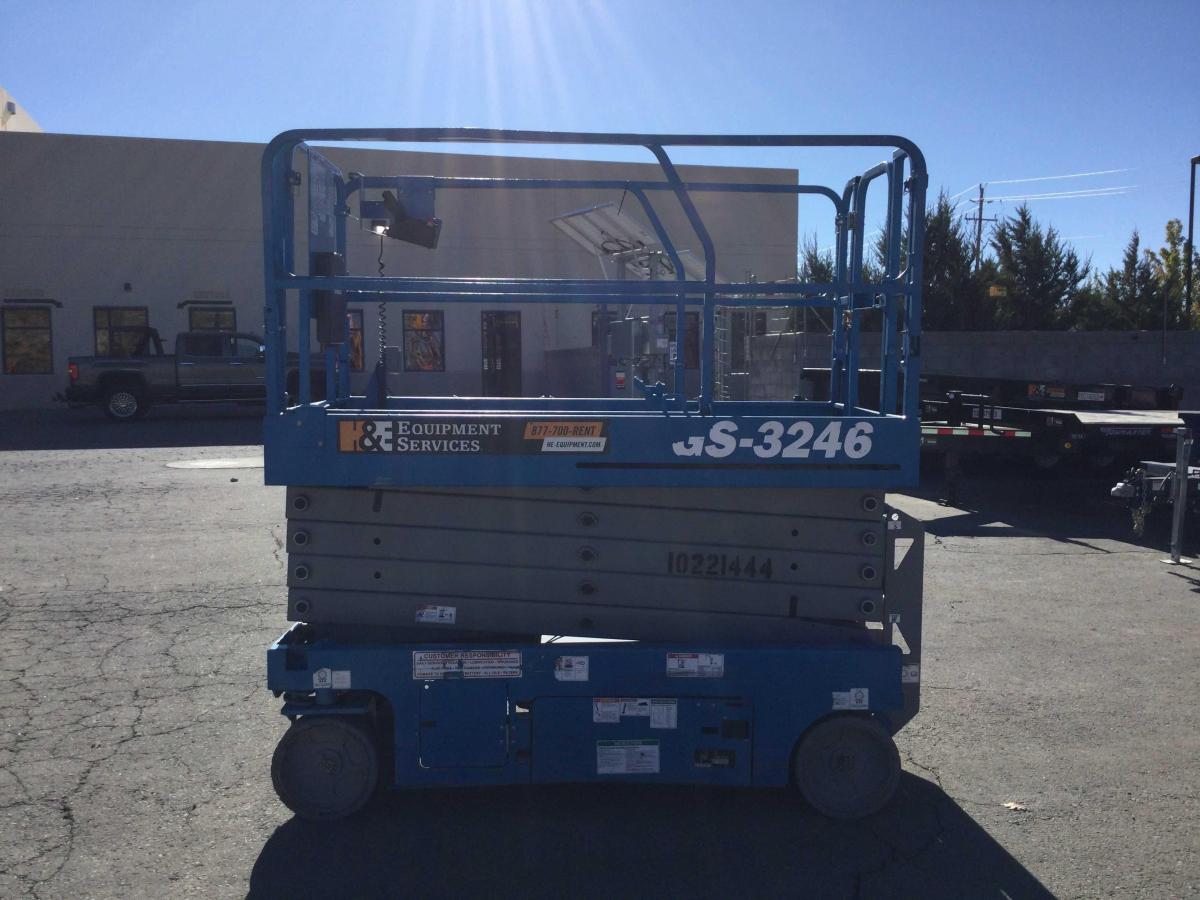 2017 Genie GS-3246