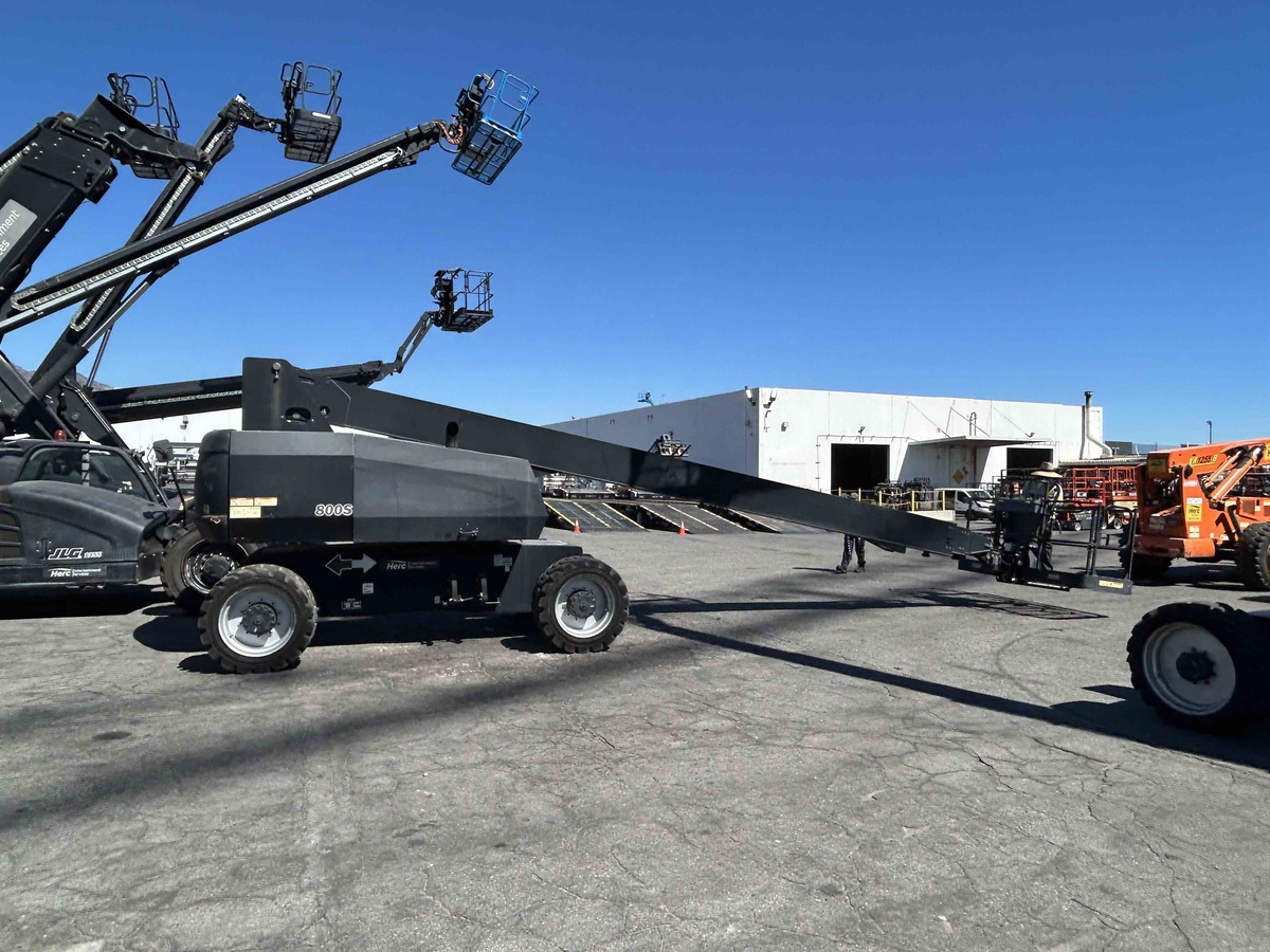 2017 JLG 800S-5