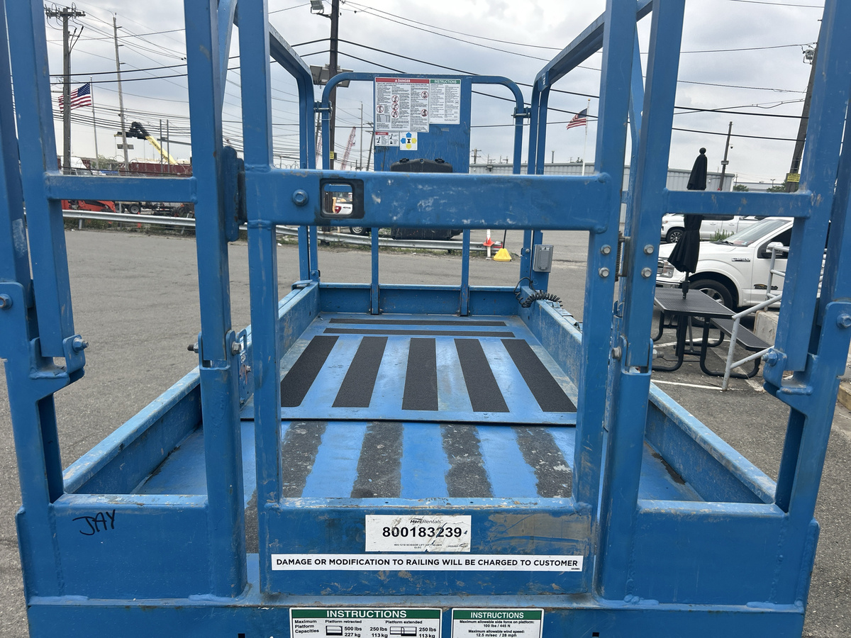 2017 Genie GS-3246-6