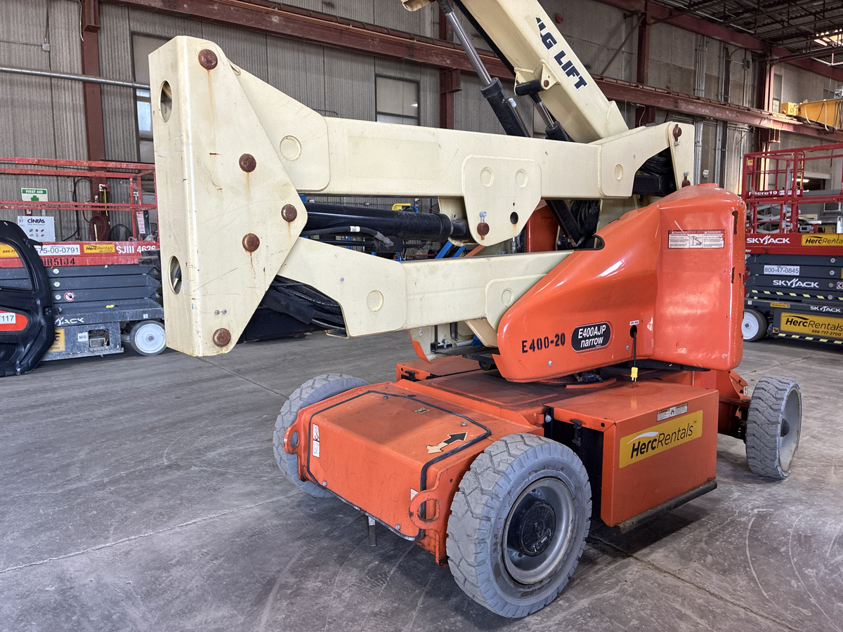 2015 JLG E400AJP-9